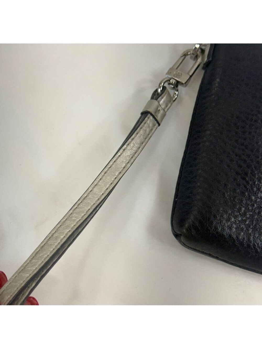 Tory Burch Blue Pebbled Leather ROBINSON LARGE WRISTLET - Picture 11 of 16